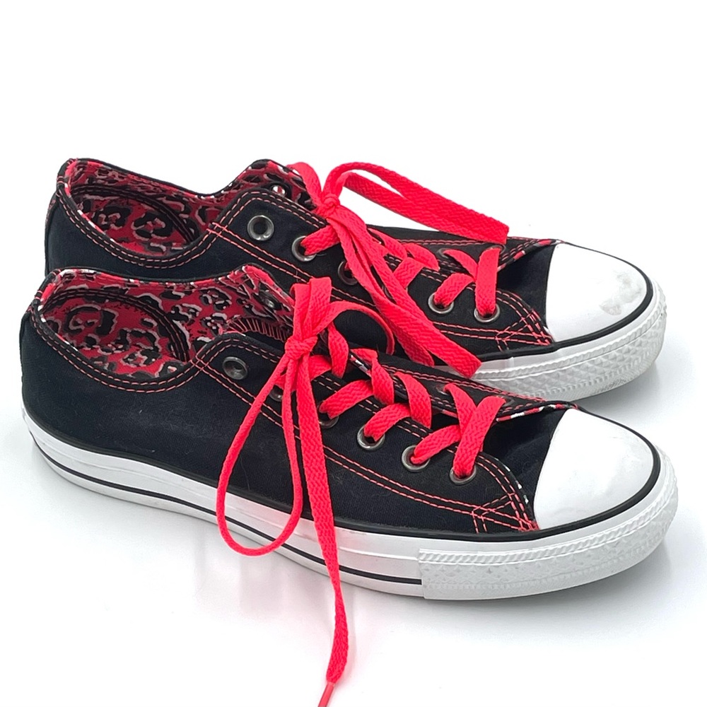 Converse Chuck Taylor’s Women’s Size 8 /Black and Fuchsia Laces - Animal Print